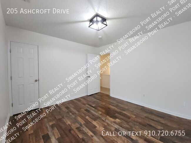 Building Photo - 205 Ashcroft Dr
