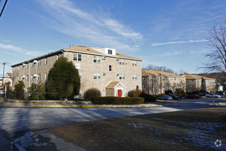 Building Photo - Camelot Apartments