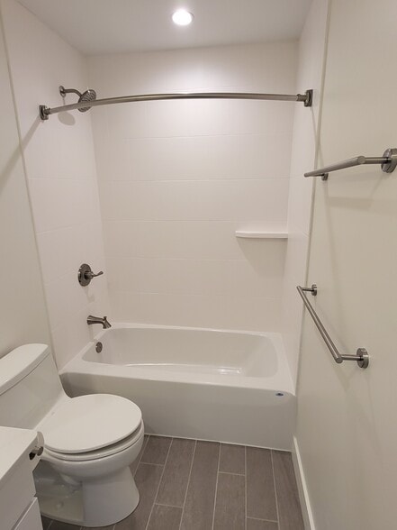 3rd floor bath - 822 7th St