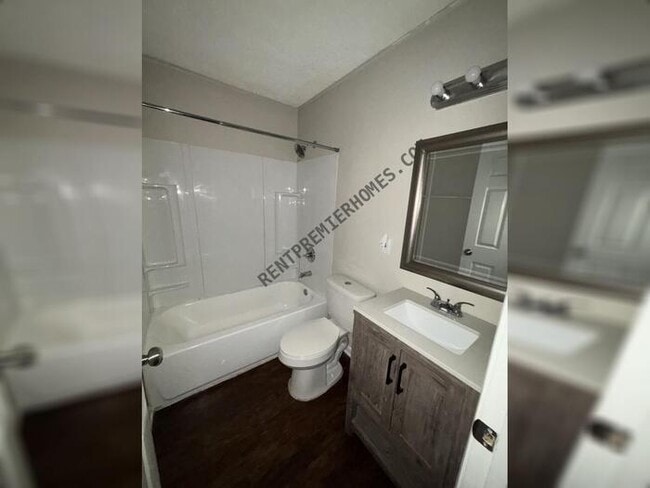 Building Photo - 1116 Southeastern Ave