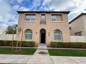 Building Photo - 948 S Huish Dr