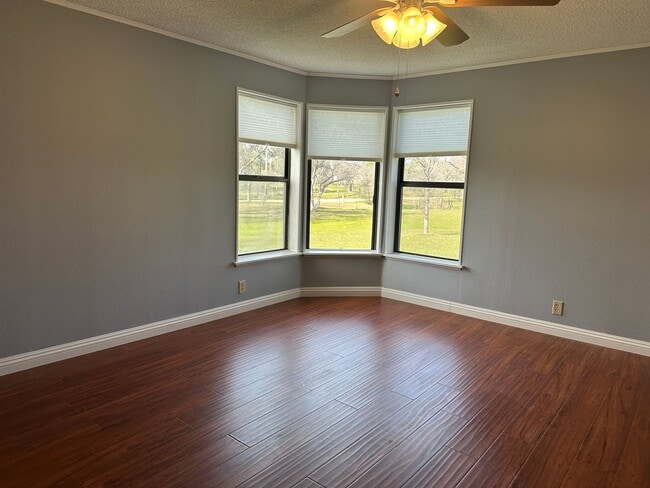 Building Photo - Peaceful Country Living on 2 Fenced Acres