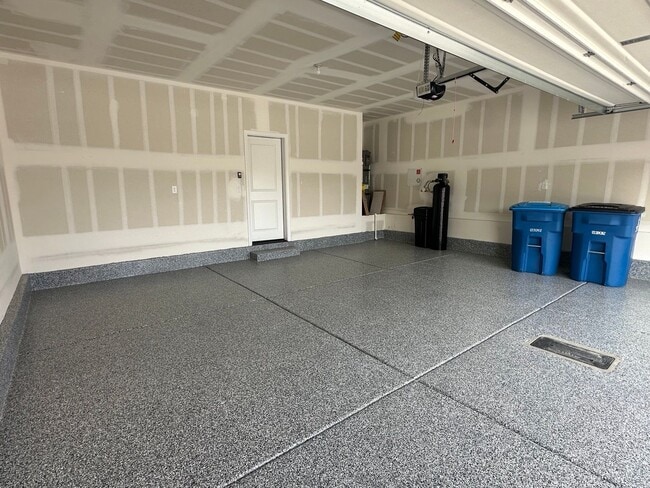 Building Photo - New Constructed and upgraded three bedroom...