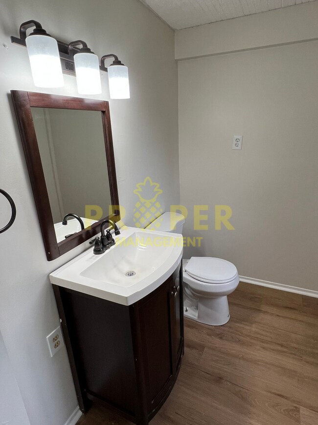 Building Photo - 2 bedroom 1.5 bathroom house for rent