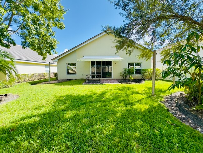 Building Photo - 11479 SW Glengarry Ct