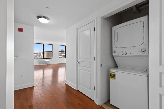 Building Photo - 4301 Park Ave