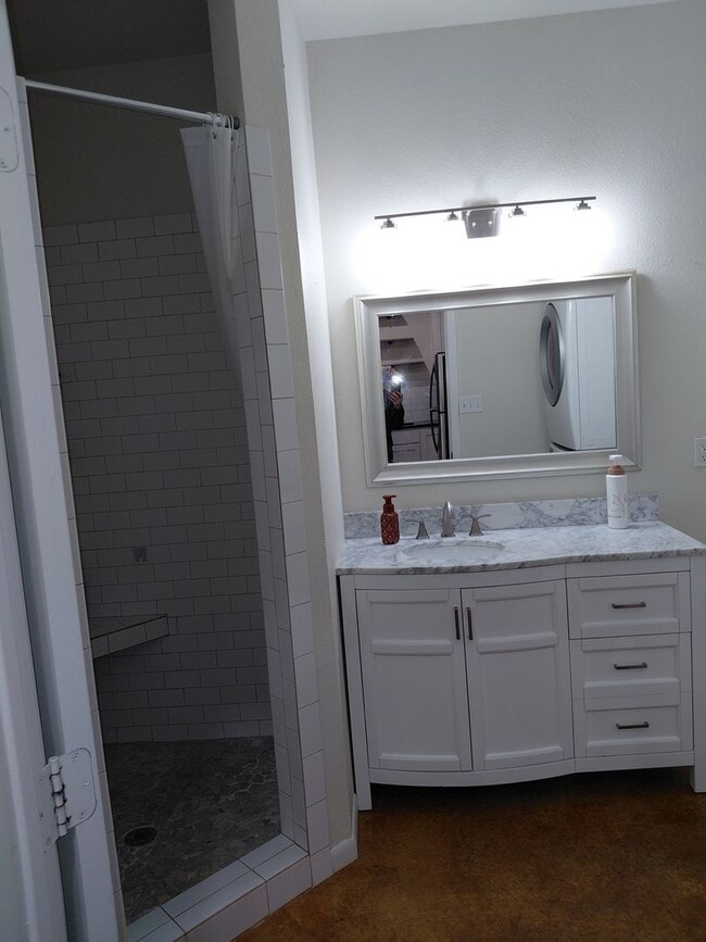 Building Photo - Affordable & Charming 1 bed and 1 bath with all bills paid including lawn care!