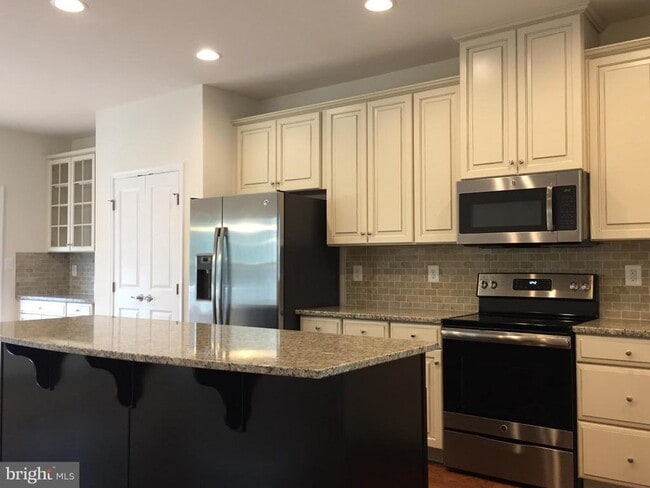 Building Photo - 10749 Hinton Wy