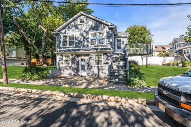 Building Photo - 1411 3rd Ave