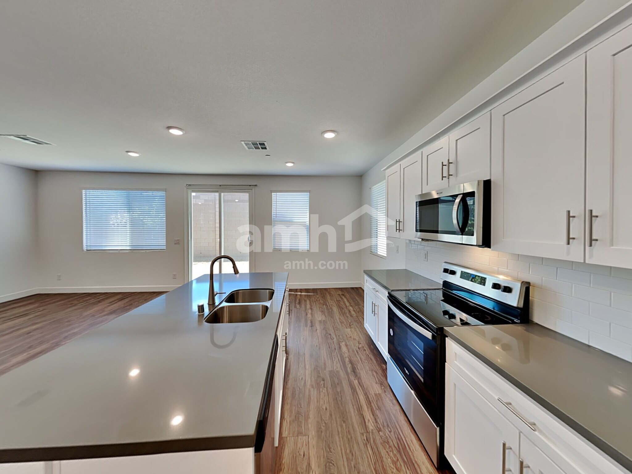 Building Photo - 10081 Roseum Ct