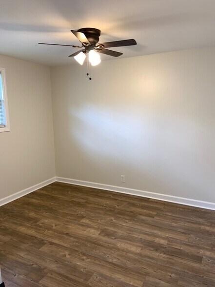 2nd Bedroom 11 x 11 - 907A Malquin Dr