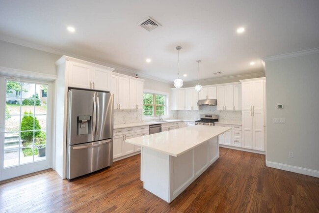 Building Photo - 1 Kewanee Rd