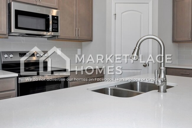 Building Photo - 14138 Nursery Dr