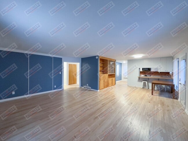 Building Photo - Updated Downtown Ranch with Mother-in-Law Suite