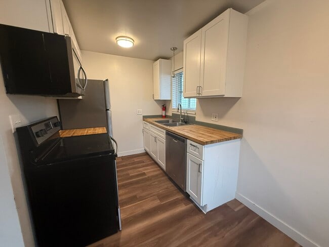 Building Photo - 545 Stringham Ave