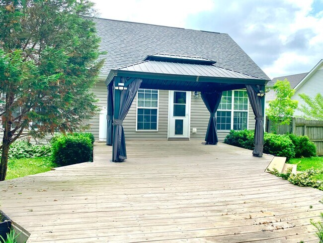 Building Photo - 4069 Challis Dr