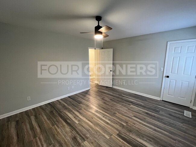 Building Photo - Beautiful 3 Bedroom 2.5 Bath Townhouse