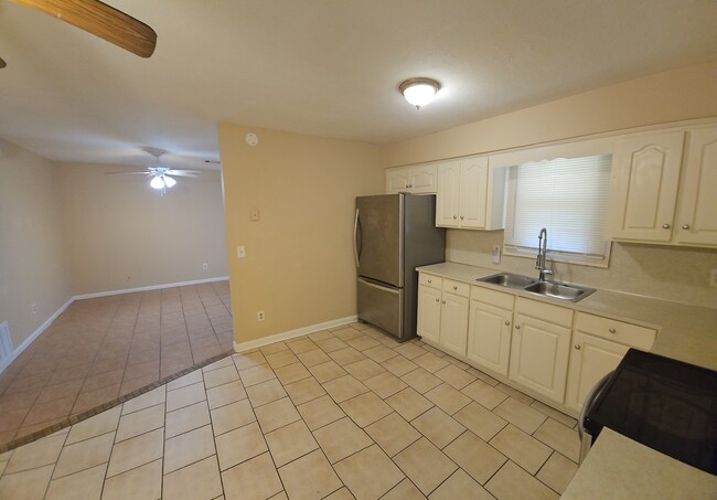 Building Photo - 5807 Hunter Rd