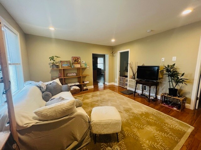 Building Photo - 7 Rice St