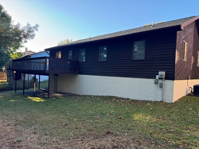 Building Photo - Beautiful home on quiet cul-de-sac/ 6 MONTH LEASE OPTION