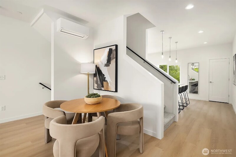 Building Photo - 1520 Hollow Dale Pl