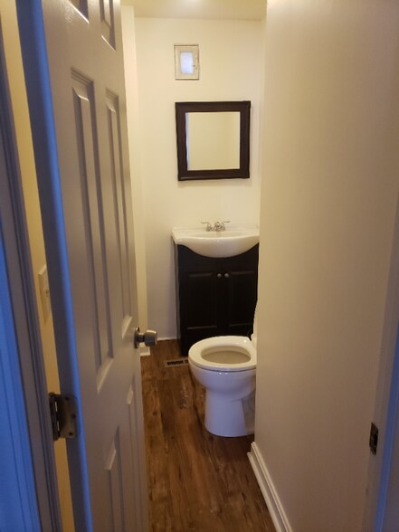 Building Photo - 602 Middle St