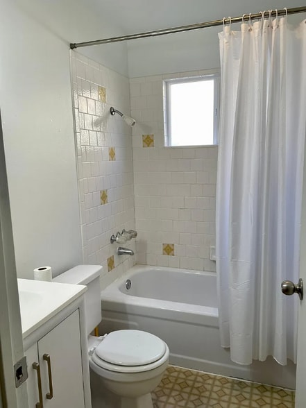 Building Photo - 412 Persifer St