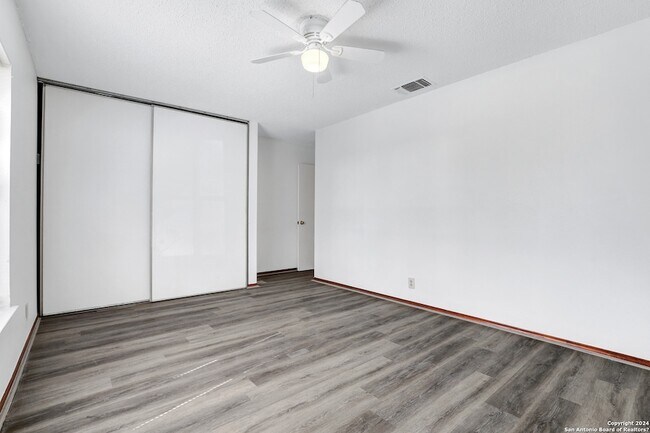 Building Photo - 6943 Sunshine Tree Dr