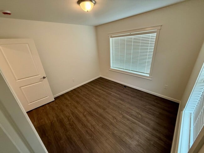 Building Photo - 1329 Elm St