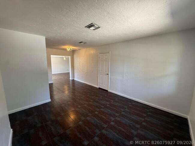 Building Photo - 1642 NW 13th Ct