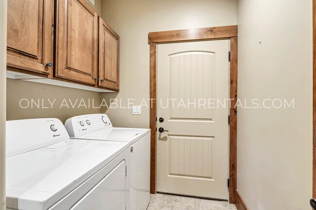 Building Photo - 13412 N Alexis Dr