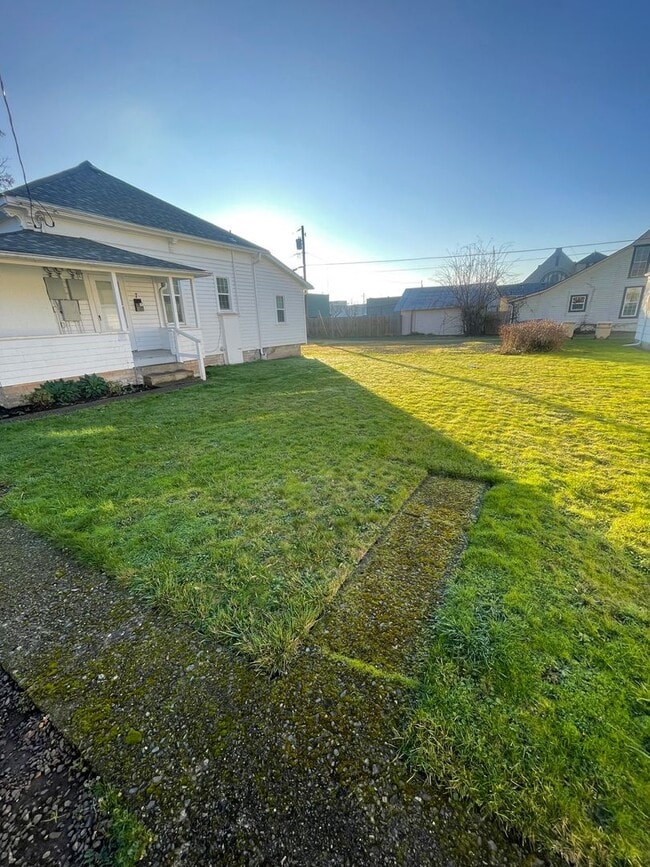 Building Photo - 530 Grove St