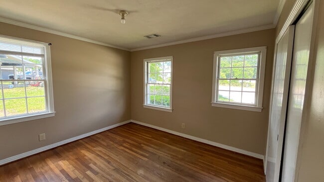 Building Photo - 307 S George Wallace Dr