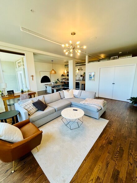 Building Photo - 1521 Central St