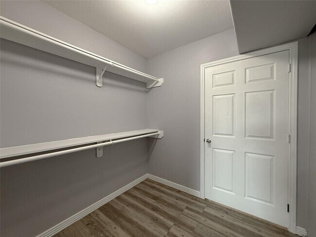 Building Photo - 3826 Lehall St