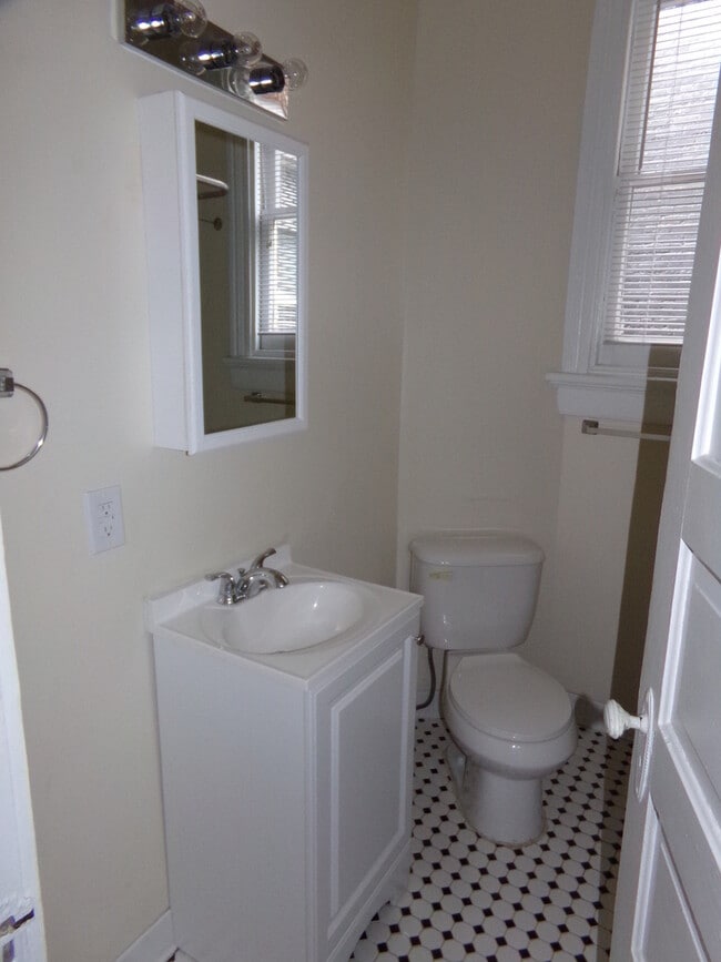 Building Photo - FLOY2107