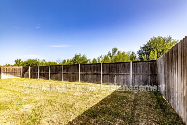 Building Photo - 405 Sika Way