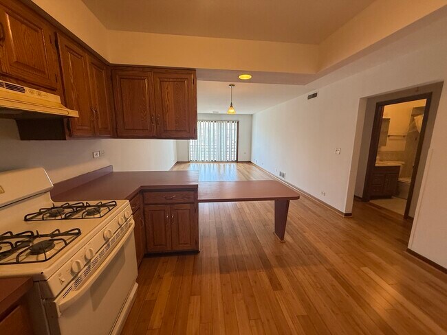 Building Photo - 7412 N Western Ave