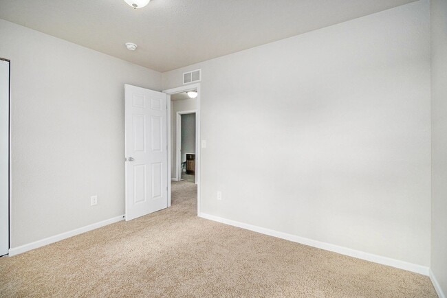 Building Photo - Immediate Occupancy Available!