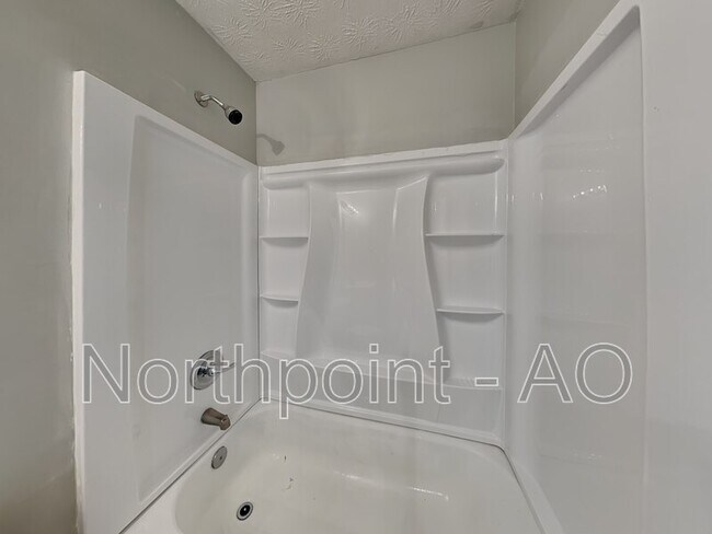 Building Photo - 375 Mountainview Dr