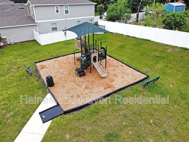 Building Photo - 832 Blue Creek Dr