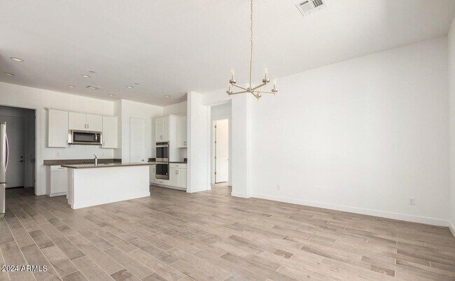 Building Photo - 10131 W Camino De Oro