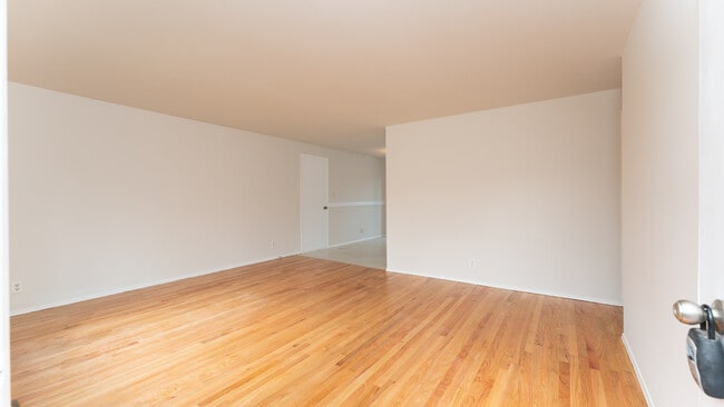 Building Photo - 16321 127th Pl SE