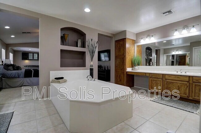 Building Photo - 13412 W Annika Dr