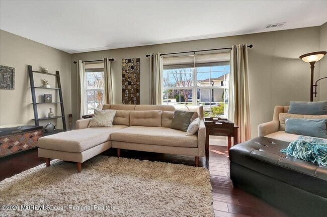 Building Photo - 13 Racquet Rd