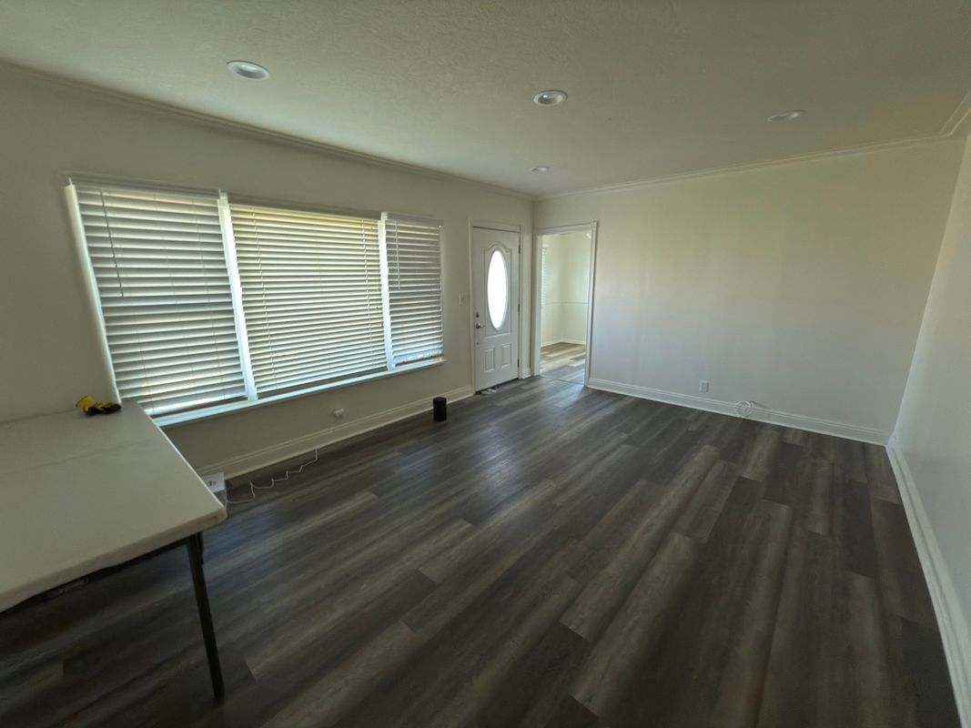 Building Photo - 1130 E Workman Ave