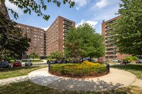 Building Photo - Maple Gardens