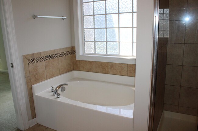 Building Photo - 241 Vinewood Pl