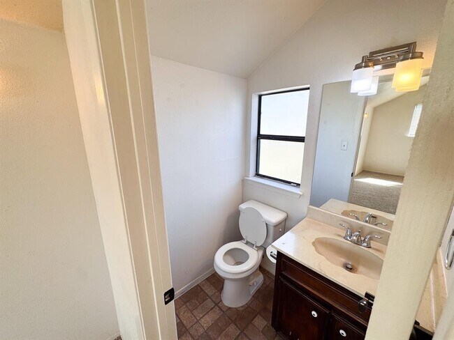 Building Photo - 505 Cambridge Dr