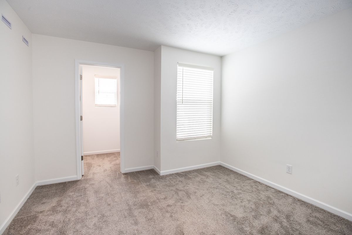 Building Photo - 27849 Birchwood Ct